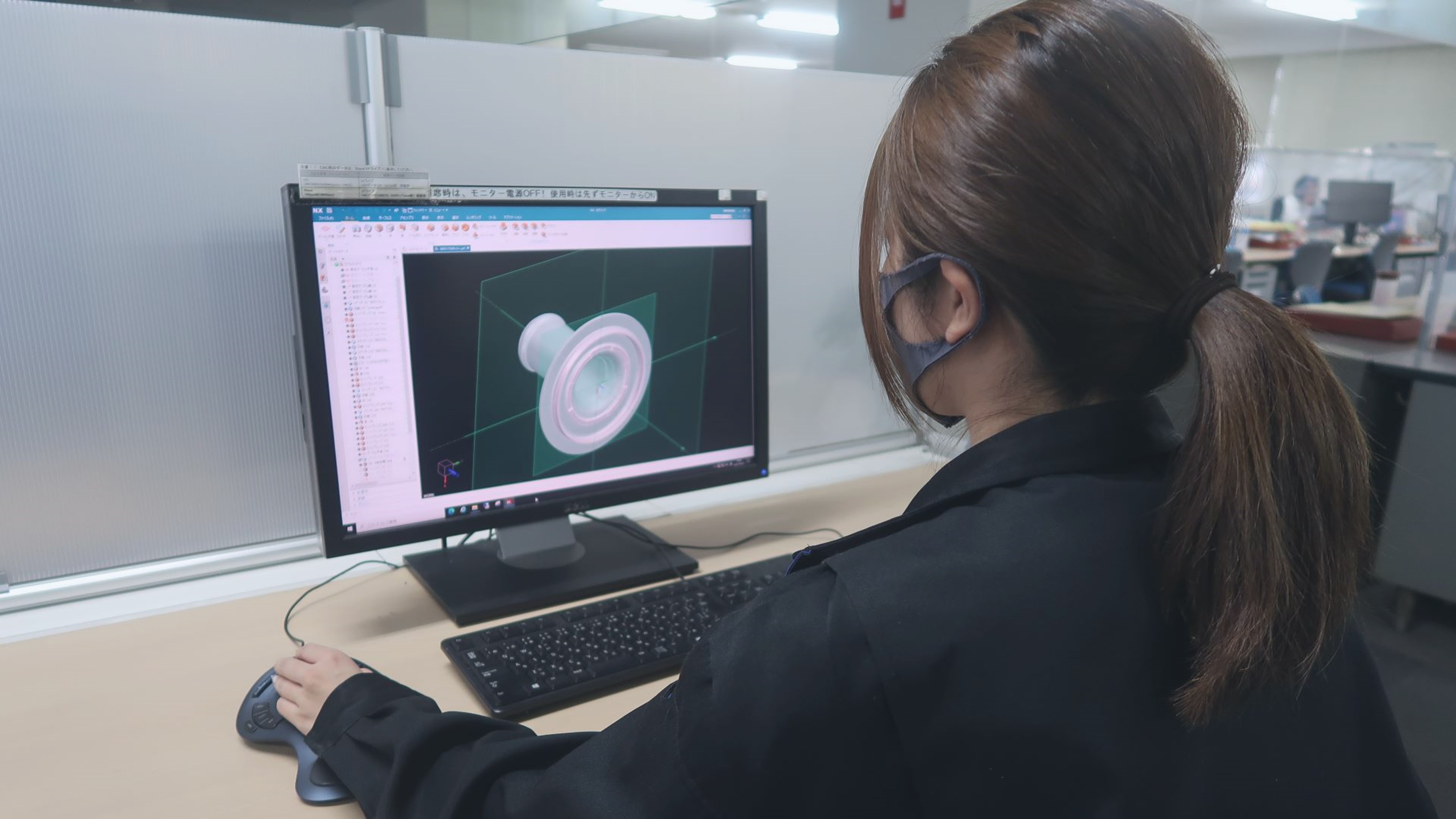 新卒採用トップ画面（CADを使用している場面です）